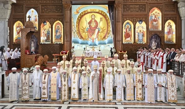البابا تواضروس الثاني يرسم 15 كاهنًا لكنائس القاهرة: