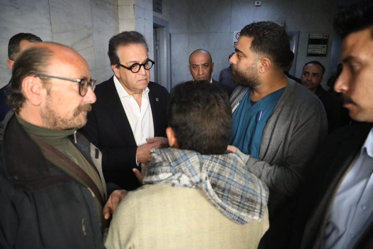 جانب من جولة وزير الصحة جانب من جولة وزير الصحة