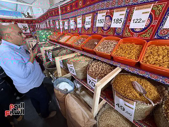 ياميش رمضان من داخل معرض السلع بالمتحف الزراعي