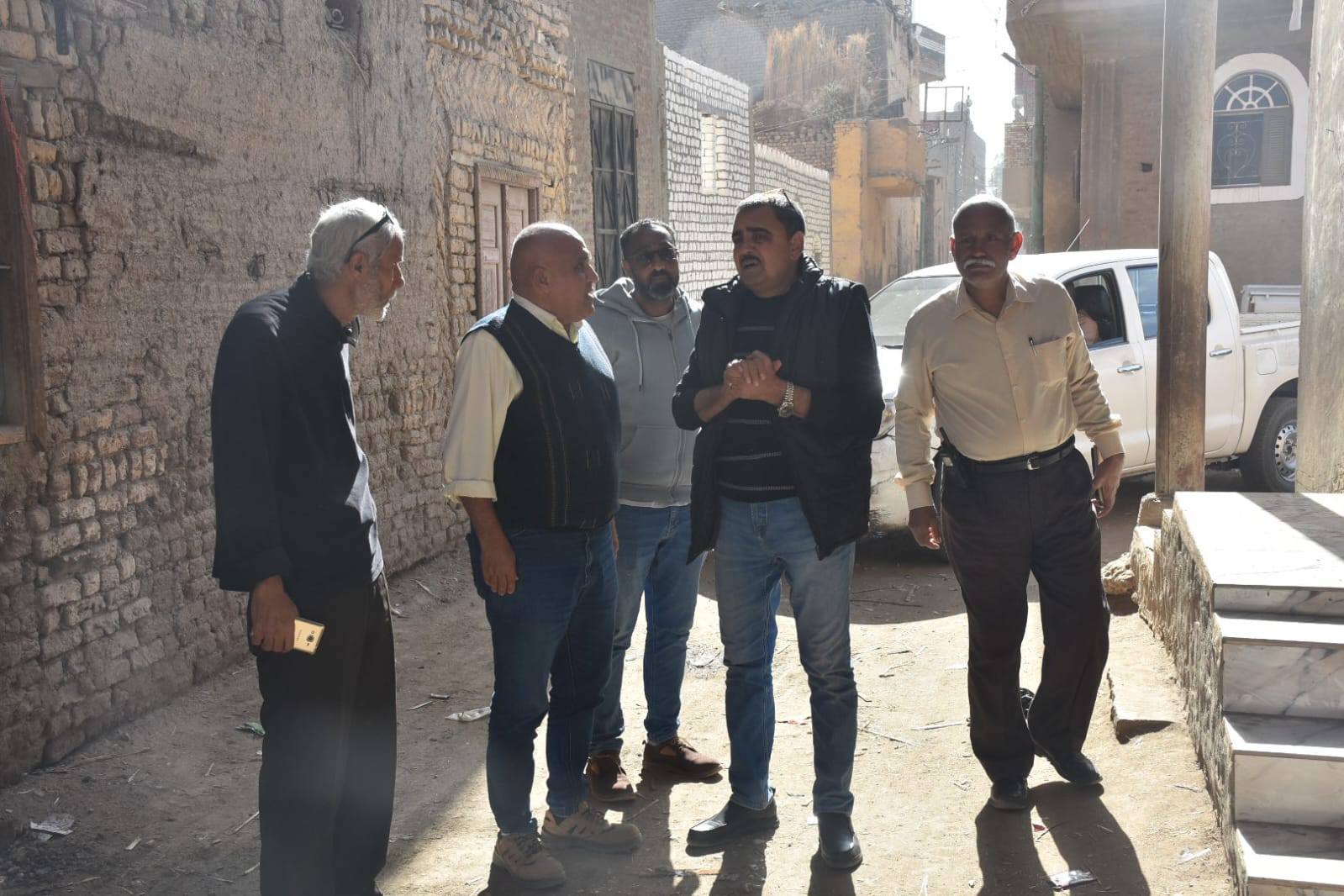 رئيس مياه الأقصر يتفقد أعمال مشروع الصرف الصحي بمركز الطود