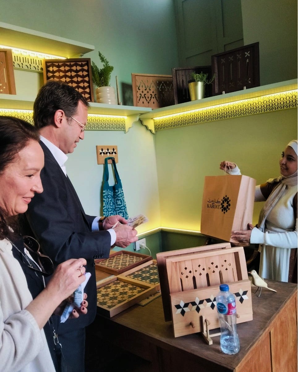 زيارة ورشة كاروت لصناعة الأخشاب فى إسنا التاريخية