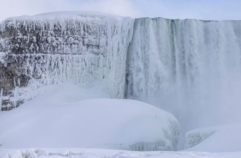 شلالات نياجرا المتجمدة (2)