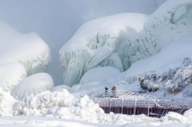 شلالات نياجرا المتجمدة (7)