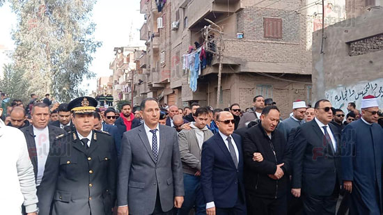 محافظ-كفر-الشيخ-بتقدم-المشيعين-لتوديع-الشهيد-عمر-معاني-(3)