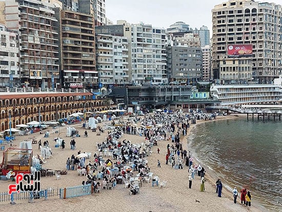 تجمع-أهالى-الاسكندرية-للافطار-على-الشاطئ تجمع-أهالى-الاسكندرية-للافطار-على-الشاطئ
