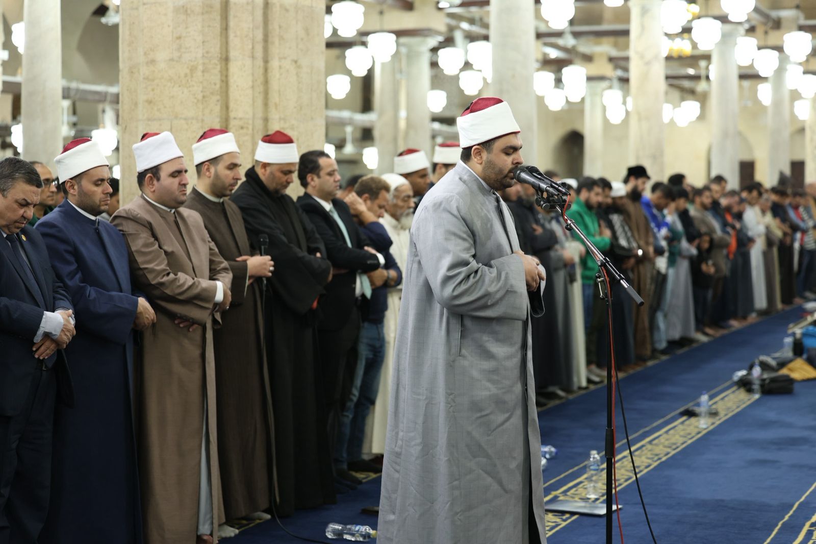 الأزهر يقدِّم الطالب محمد عبد النبي جادو الطالب بكلية الطب كأول طالب جامعي يؤم المصلين في الجامع الأزهر