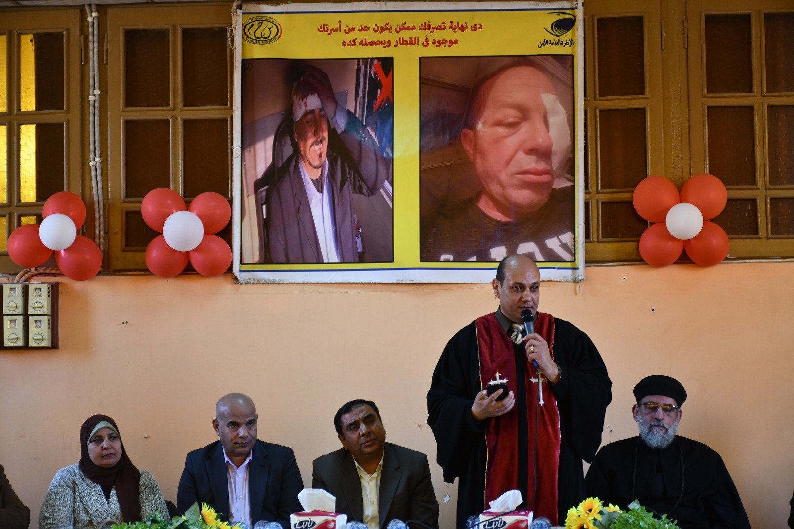 جانب من الندوة جانب من الندوة