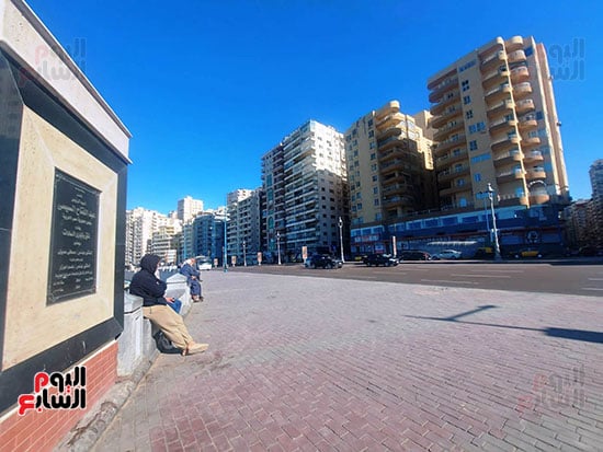 الاستمتاع-بالشمس-على-الكورنيش9 الاستمتاع-بالشمس-على-الكورنيش9