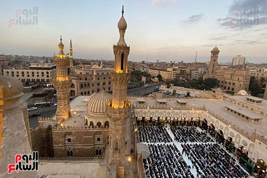 آلاف الصائمين فى حفل الإفطار آلاف الصائمين فى حفل الإفطار