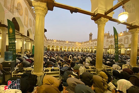 صلاة المغرب من داخل الأزهر صلاة المغرب من داخل الأزهر