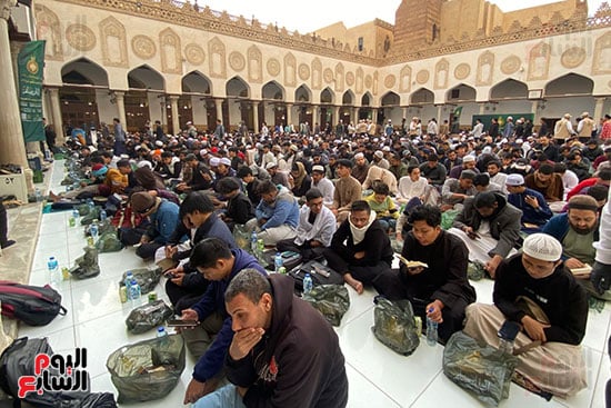الإفطار فى الجامع الأزهر الإفطار فى الجامع الأزهر