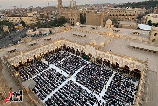 ألاف المصلين