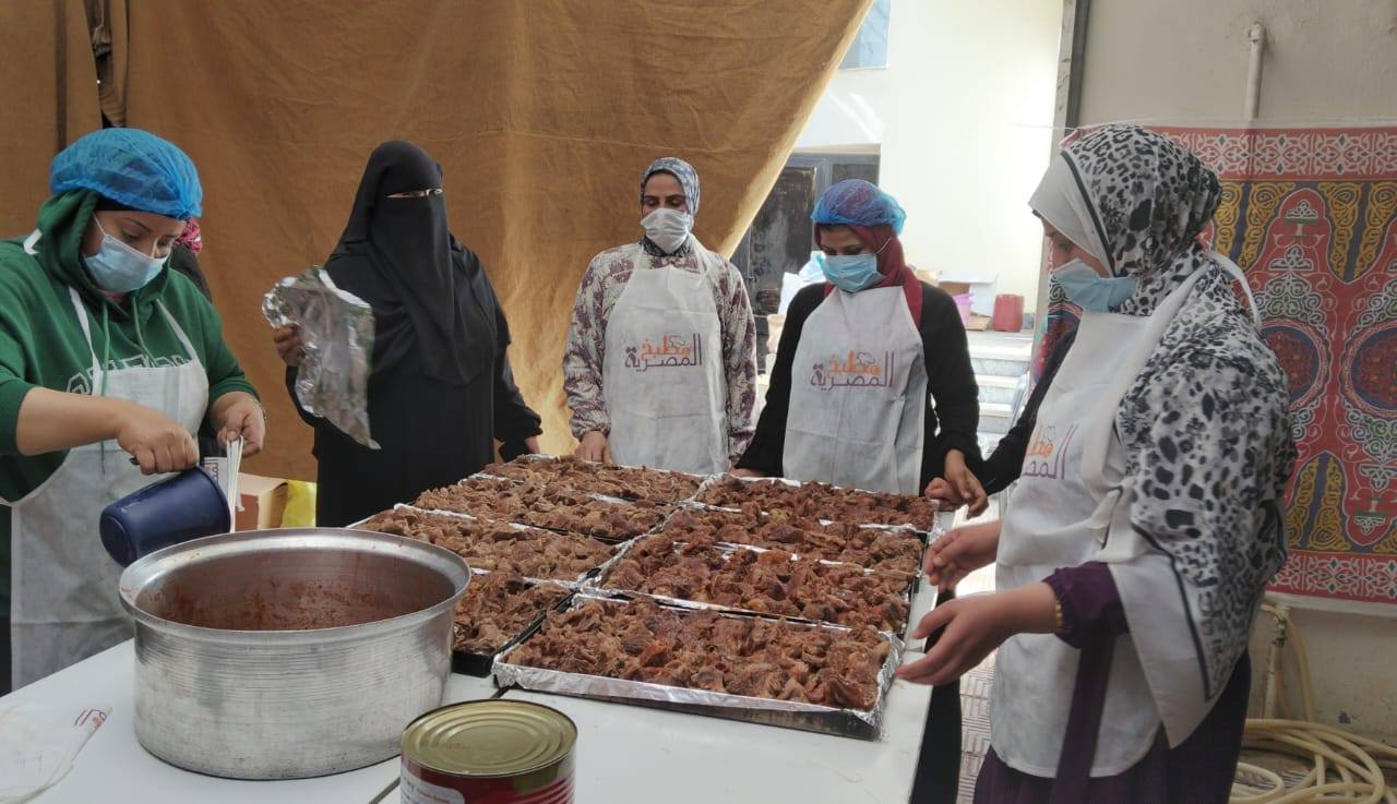 خلال تنفيذ المبادرة لتوفير الوجبات خلال تنفيذ المبادرة لتوفير الوجبات