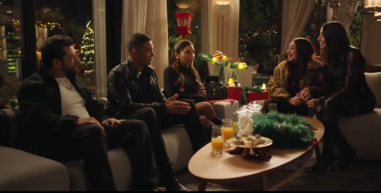 نور ابو الفتوح مع اصدقائه