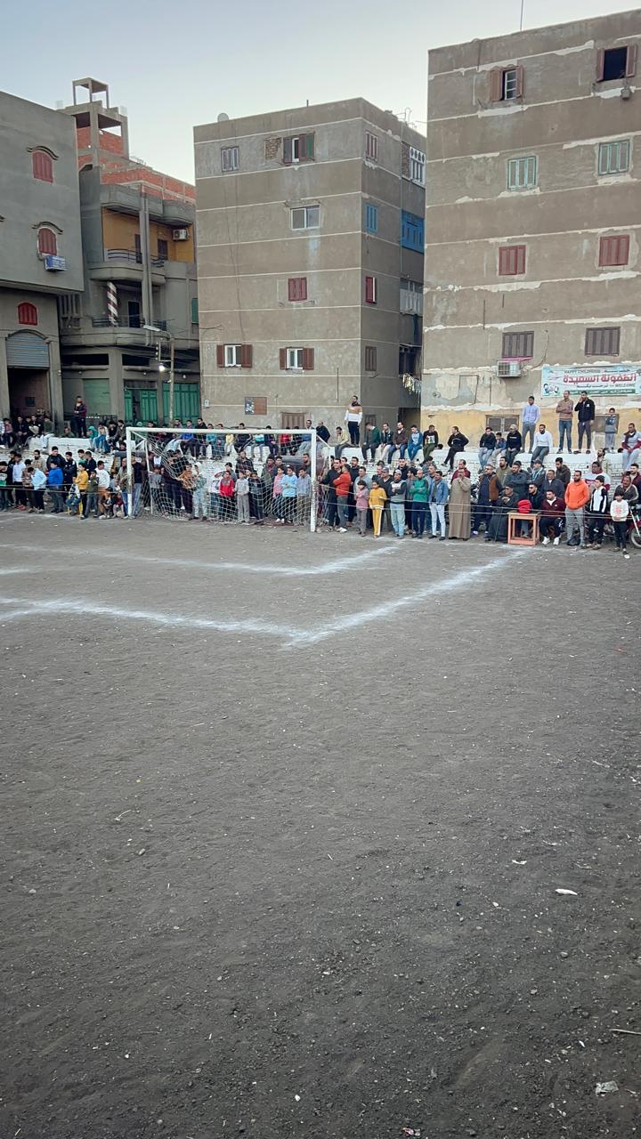 التفاف الجمهور حول ملعب اللقاء