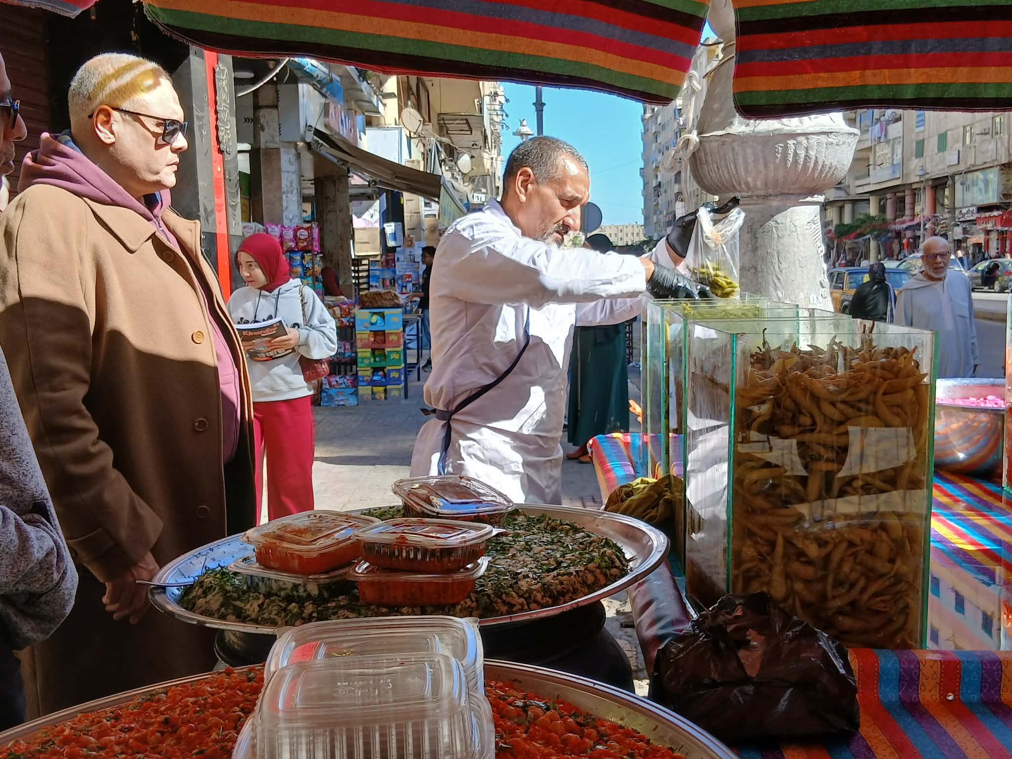 رمضان أقدم بائع مخلل في الإسكندرية رمضان أقدم بائع مخلل في الإسكندرية