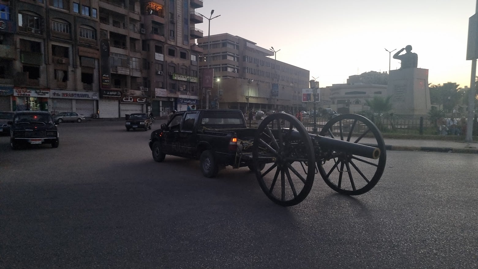 المدفع فى طريقه لمكانه على الكرونيش