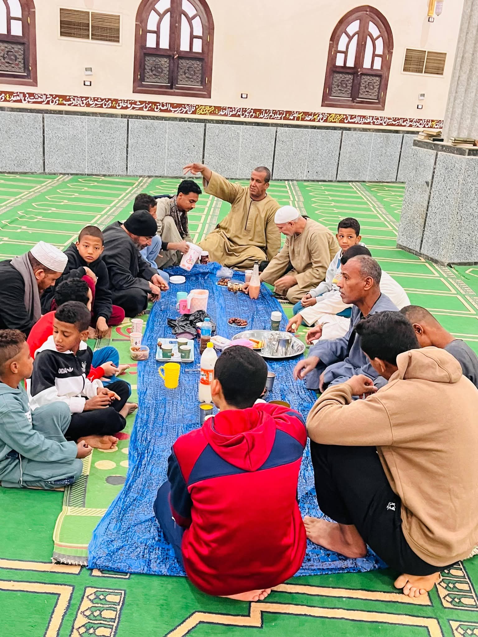 افطار جماعي داخل المسجد