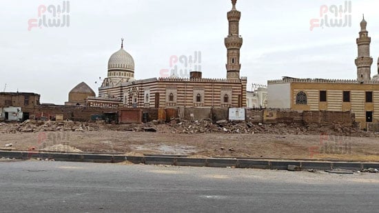 مسجد-السيدة-نفيسة-بعد-تفريغ-المقابر-بمحيطه مسجد-السيدة-نفيسة-بعد-تفريغ-المقابر-بمحيطه