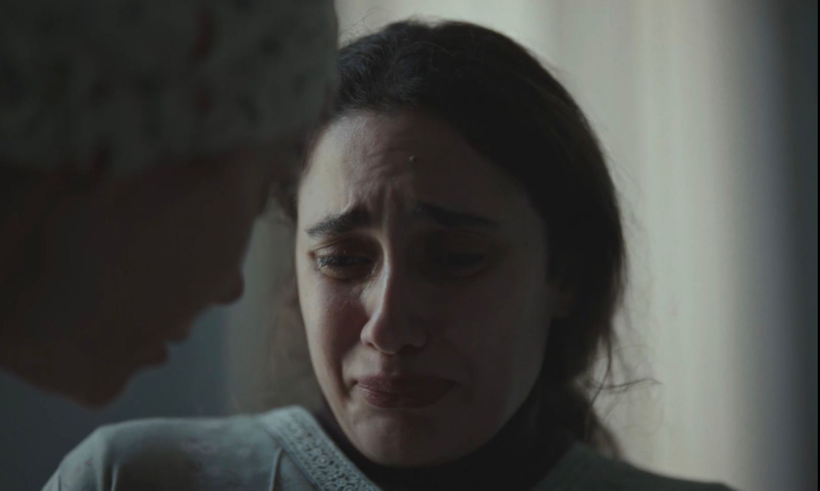 مسلسل صحاب الأرض الحلقة 5.. هل تنجو سارة يوسف بعد رؤية المسعف لها ؟ (1)