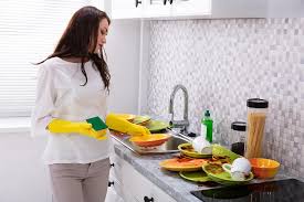 مطبخ يعد بالاوانى