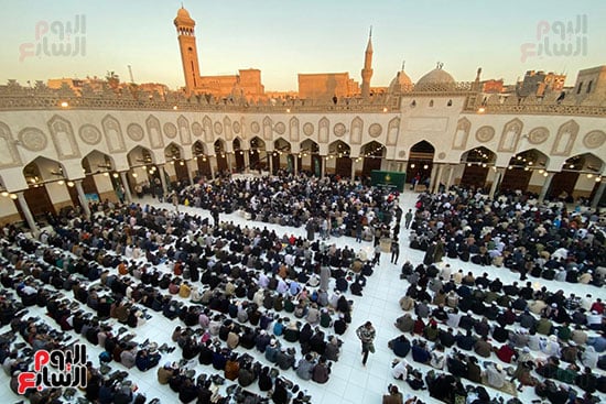 صلاة المغرب من داخل الأزهر صلاة المغرب من داخل الأزهر