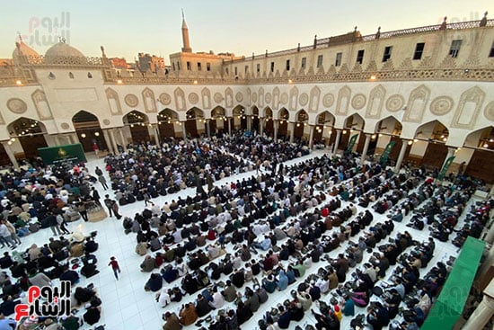 آلاف الصائمين فى حفل الإفطار