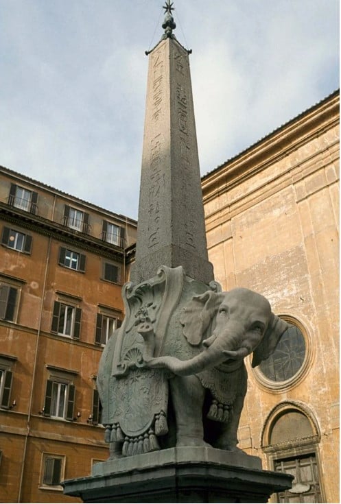 تمثال الفيل من القرن السابع عشر تمثال الفيل من القرن السابع عشر