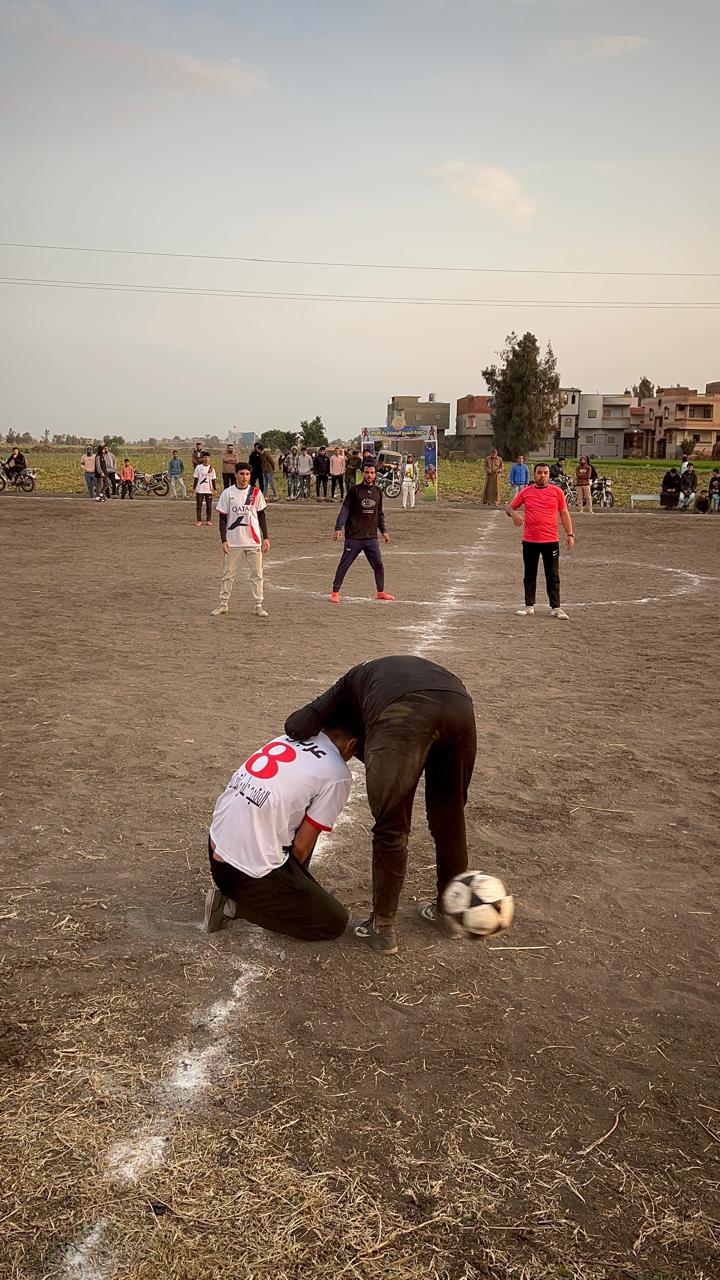 اصابة لاعب وتوقف المباراة