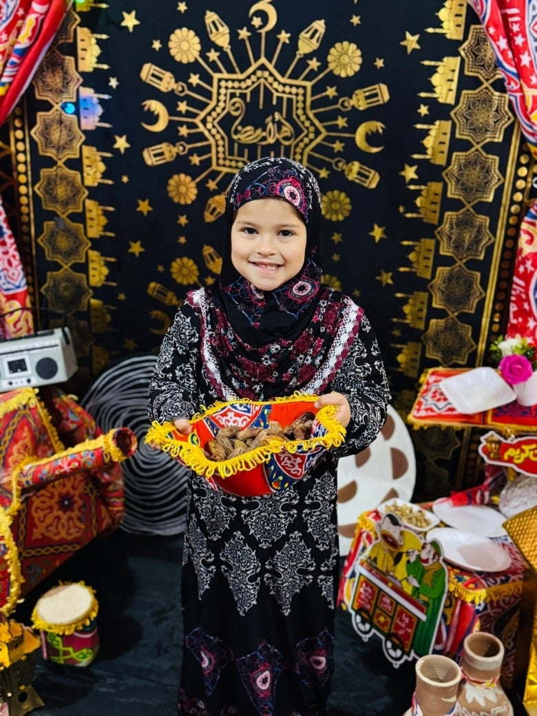 تقديم التمور للصائمين