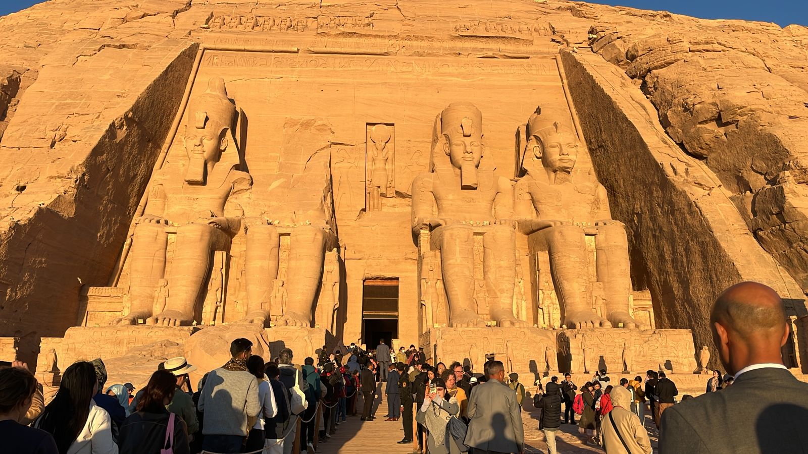 معبد أبوسمبل صباح اليوم