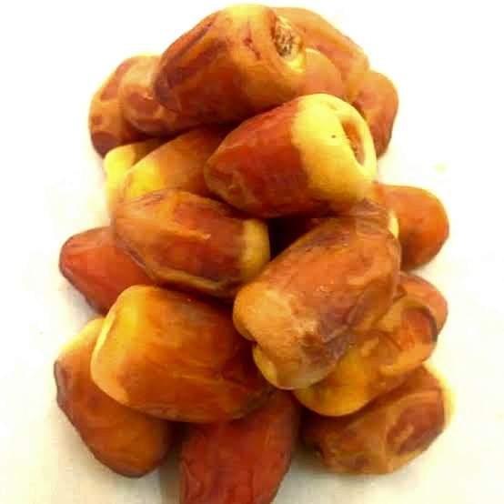 تجهيز البلح لصنع المريسة تجهيز البلح لصنع المريسة