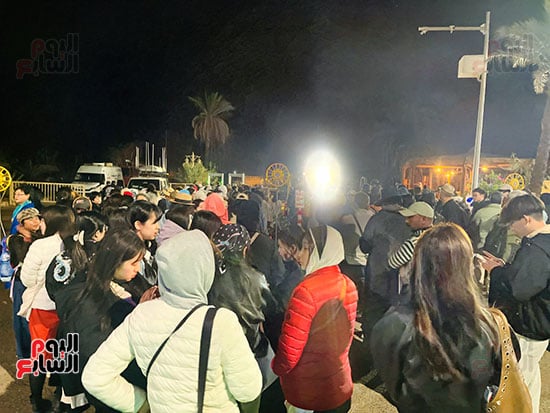 تجمع-السائحين-قبل-الشروق