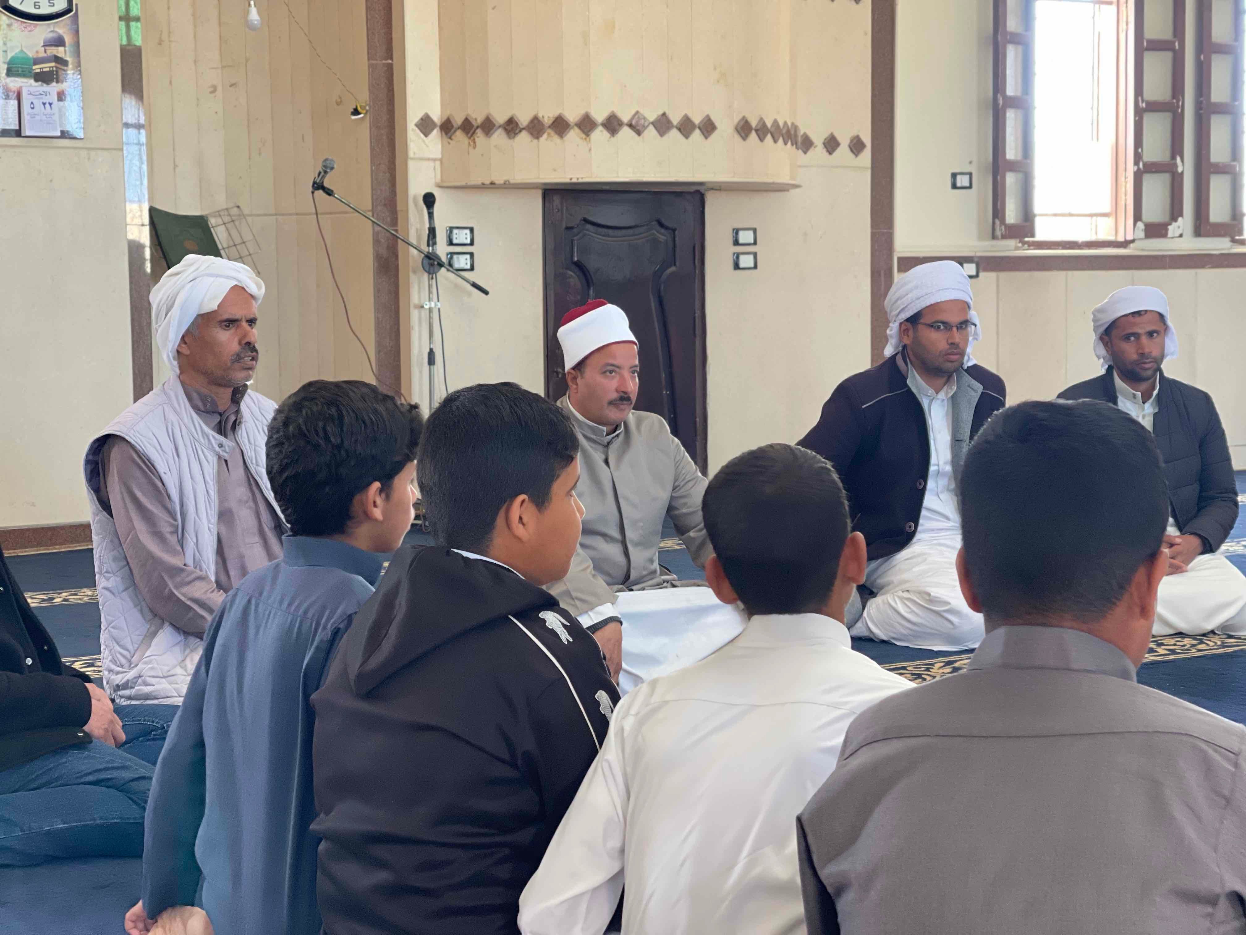 درس أحد المشايخ للاشبال