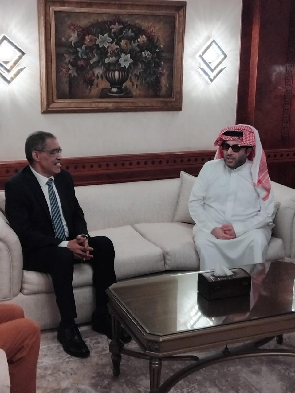 ضياء رشوان يستقبل تركي آل الشيخ في بداية زيارة رسمية لمصر (2)