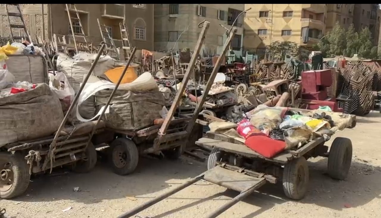 التحفظ على 57 عربة كارو وتروسيكل خلال حملات على النباشين والفريزة فى الجيزة (2)