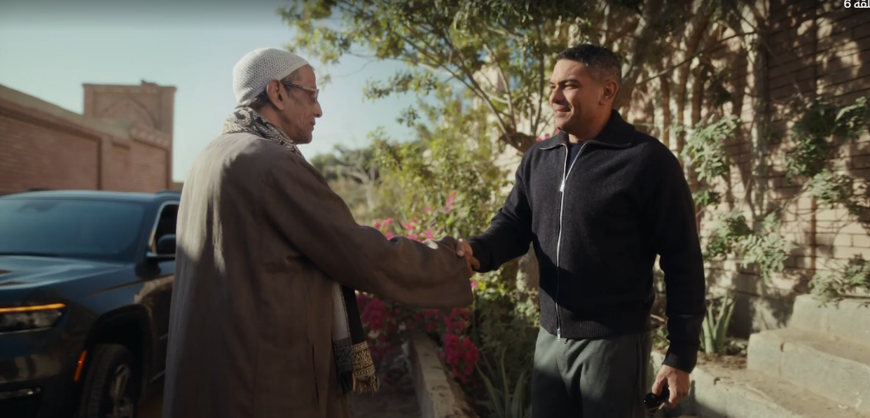 آسر يزور قبر والده