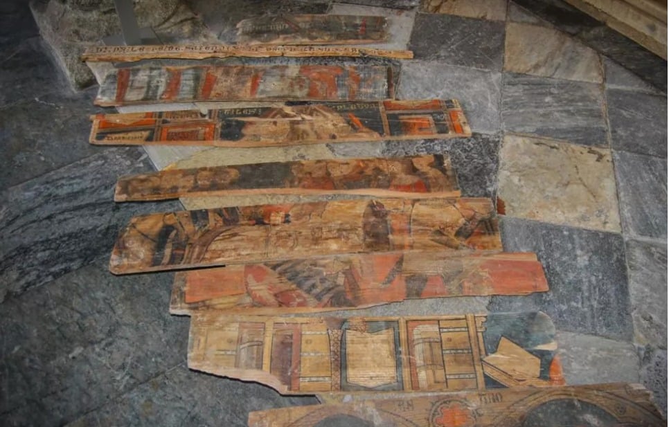 لوحات خشيبة ملونة من العصور الوسطى