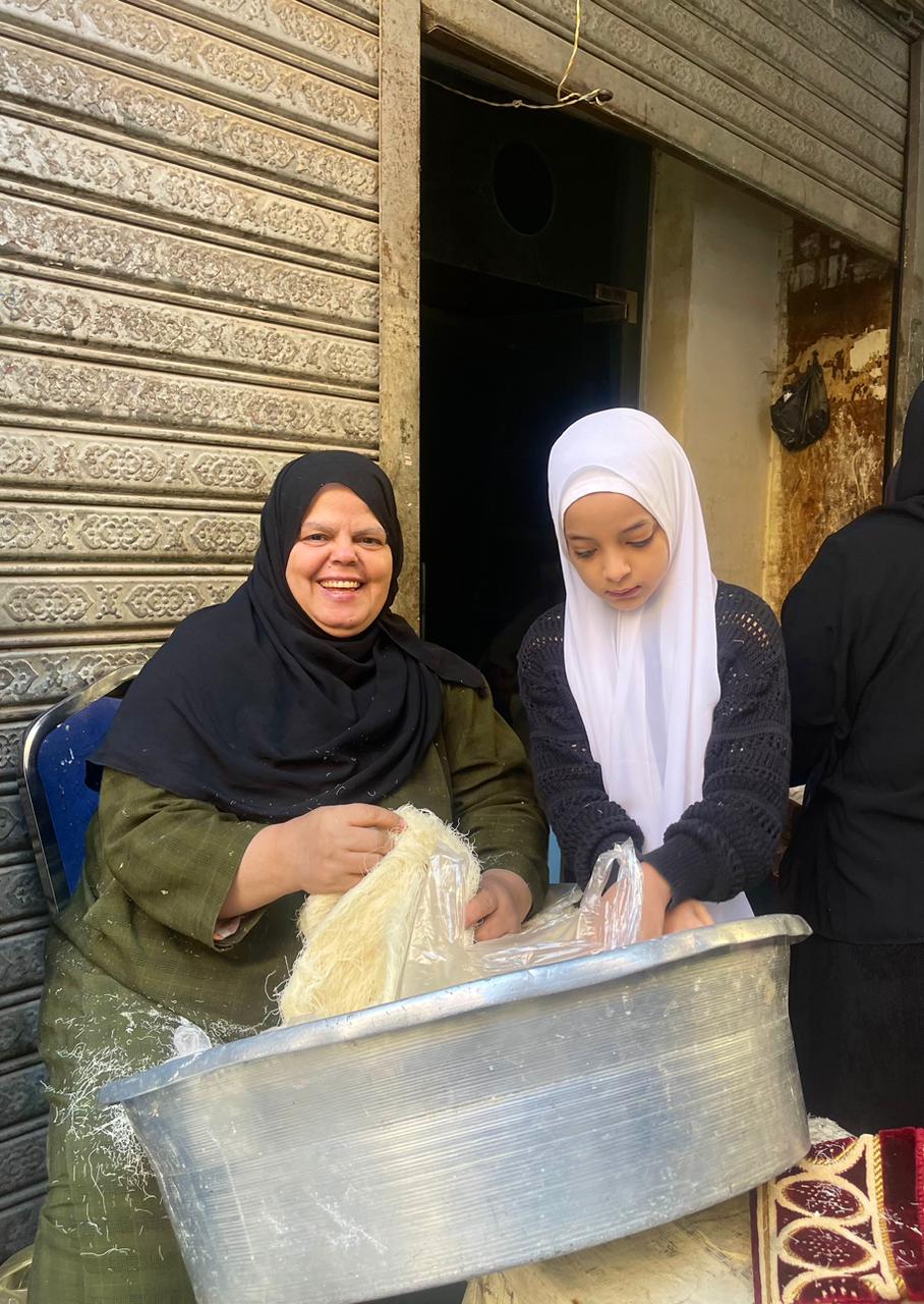 أم طارق صانعة القطايف في البراجيل