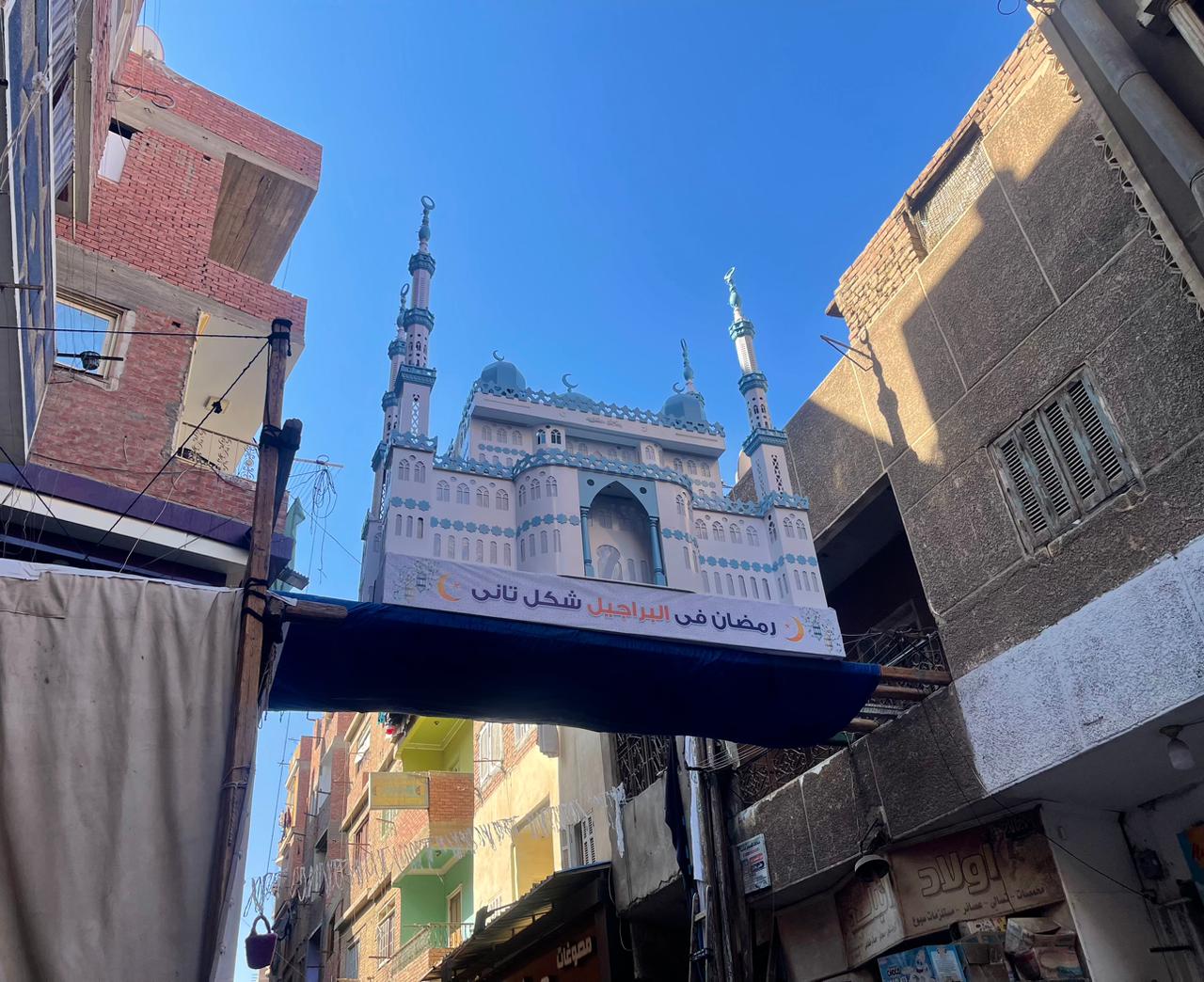 أهالي البراجيل يصممون مجسم مسجد للسنة الـ46