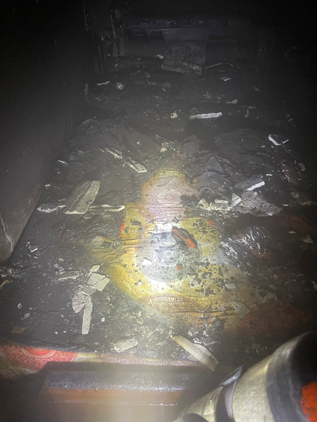 اثار الحريق داخل الفيلا