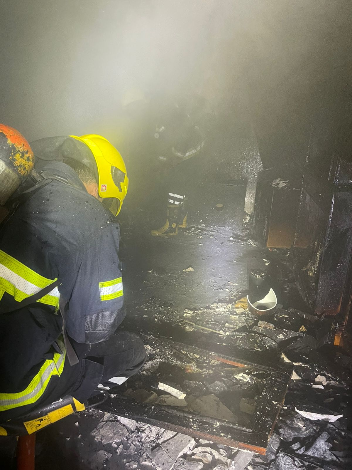 اخماد النيران داخل الفيلا