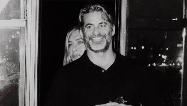 جينيفر أنيستون وجيم كيرتس