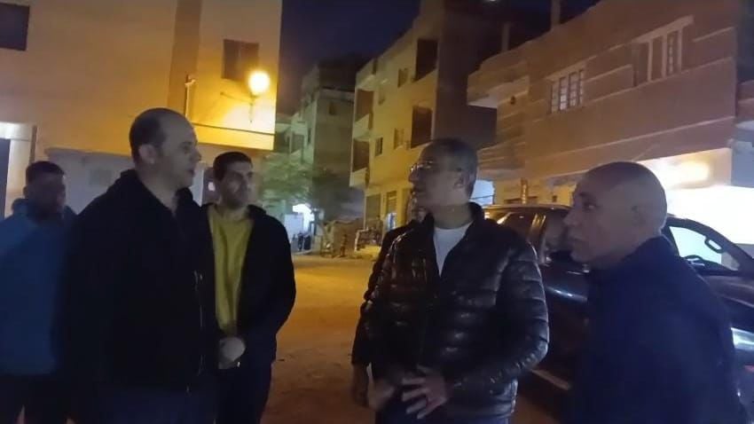 محافظ الجيزة يفاجئ منطقة ناهيا بجولة ميدانية (4)