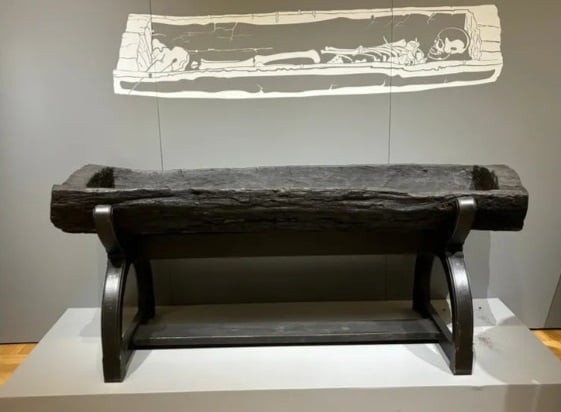 نعش المرأة الخشبى