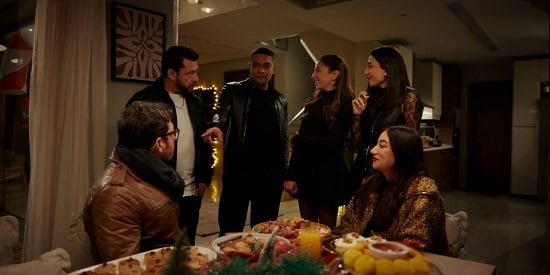 مشهد الاحتفال برأس السنة في مسلسل اتنين غيرنا