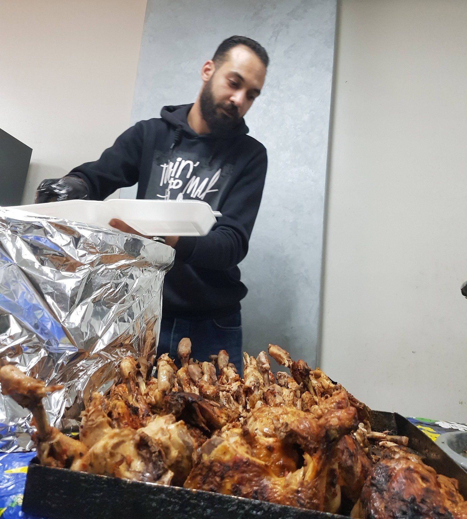 تجهيز الأكلات يومياً فى المطبخ الخيري من الأقباط بالأقصر تجهيز الأكلات يومياً فى المطبخ الخيري من الأقباط بالأقصر