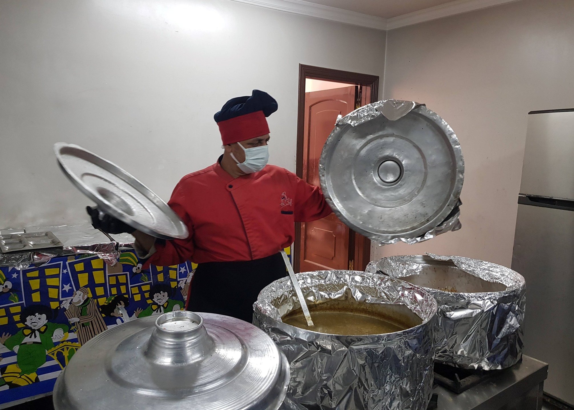 رومانى رمزى قبطى يقيم مائدة رمضانية طوال شهر رمضان لأهل المحافظة رومانى رمزى قبطى يقيم مائدة رمضانية طوال شهر رمضان لأهل المحافظة