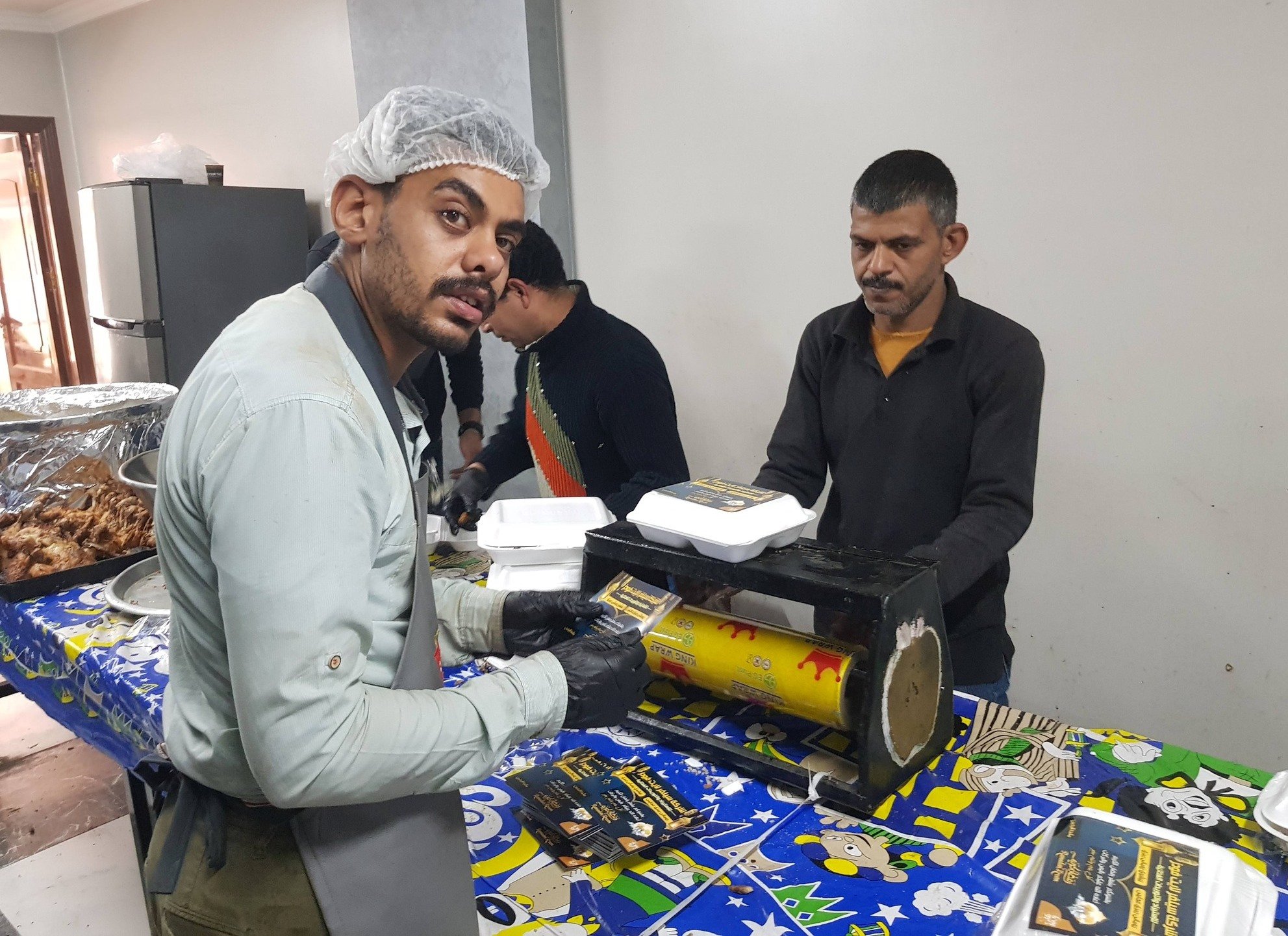 فريق رومانى رمزى القبطى يقيمون مائدة رمضانية ويوزعون وجبات بشهر رمضان فريق رومانى رمزى القبطى يقيمون مائدة رمضانية ويوزعون وجبات بشهر رمضان