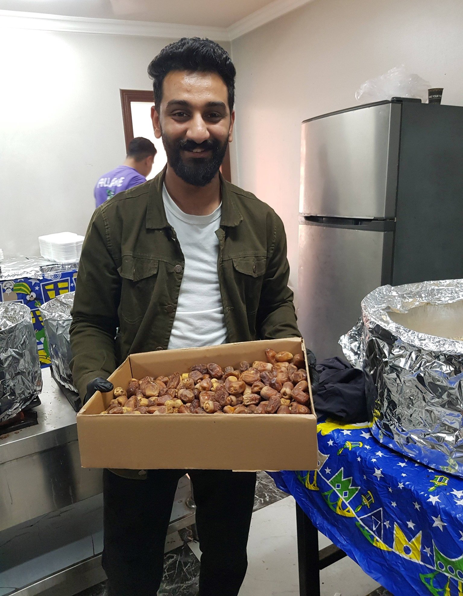 بلح جاهز بأيدي الأقباط للتوزيع على أهل المحافظة بالمطبخ بلح جاهز بأيدي الأقباط للتوزيع على أهل المحافظة بالمطبخ